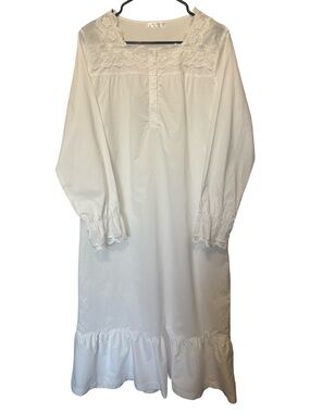 Vintage-Inspired Women's White 100% Cotton Nightgown with Lace Trim